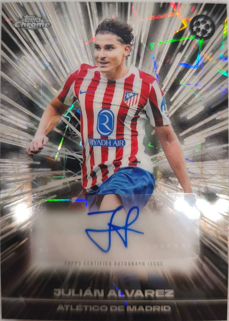 Julián Alvarez Topps Chrome UEFA Black Lazer Auto